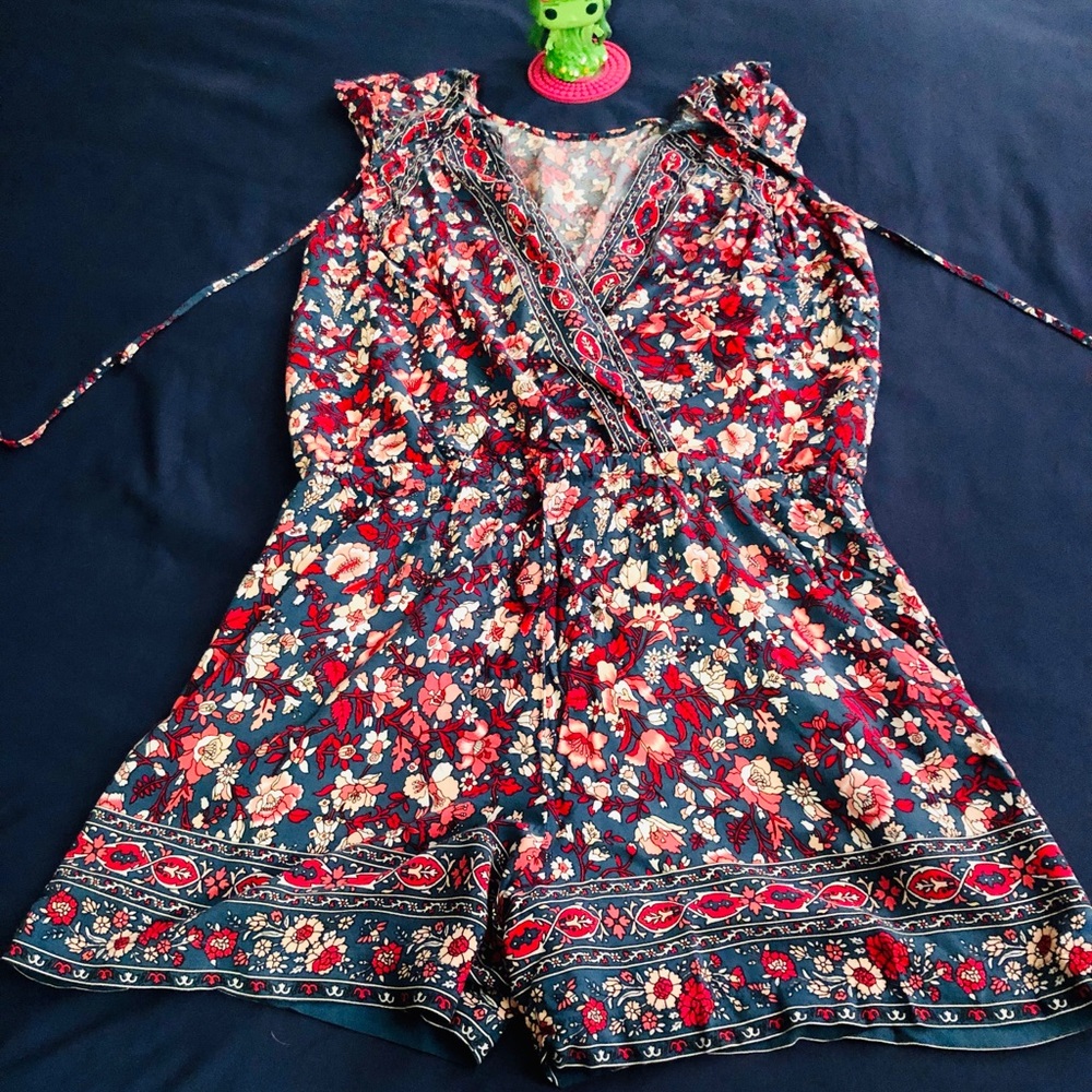 Loft Floral Romper - Excellent Condition - Picture 3 of 8